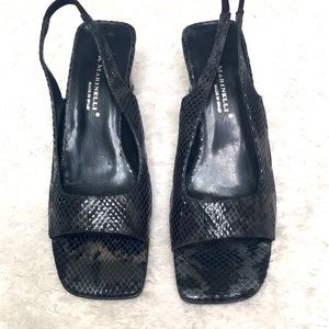 Vintage snakeskin square shoe
